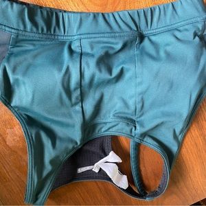 Oiselle sports bra, great condition, front pocket and side pockets